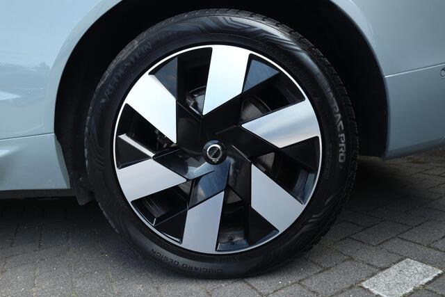 Volvo XC60 2.0 T6 Plug-in hybrid AWD Ultra Dark | Luchtvering | Bowers en Willkins audio | 360 camera |