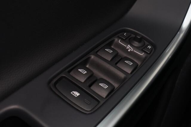 Volvo XC60 T5 Polar - Sensus navigatie - Dual Xenon koplampen - Parkeerverwarming met timer - Climate control - Parkeersensoren achter - Verwarmbare voorstoelen - Elektrisch bedienbare achterklep - Volvo on Call - Noodreservewiel - 17" lmv