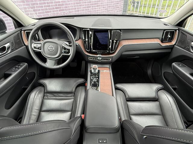 Volvo XC60 2.0 T8 Plug-in hybrid AWD Ultimate Bright | Nieuw Binnen | 455PK | Long Range| Trekhaak | Luchtvering | 360° Camera | Massage | Stoel koeling | Stoel + Stuur verwarming | HUD | VOL