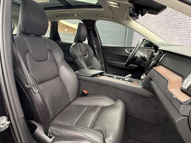 Volvo XC60 2.0 T8 Plug-in hybrid AWD Ultimate Bright | Nieuw Binnen | 455PK | Long Range| Trekhaak | Luchtvering | 360° Camera | Massage | Stoel koeling | Stoel + Stuur verwarming | HUD | VOL