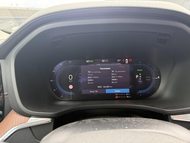 Volvo XC60 2.0 T8 Plug-in hybrid AWD Ultimate Bright | Nieuw Binnen | 455PK | Long Range| Trekhaak | Luchtvering | 360° Camera | Massage | Stoel koeling | Stoel + Stuur verwarming | HUD | VOL