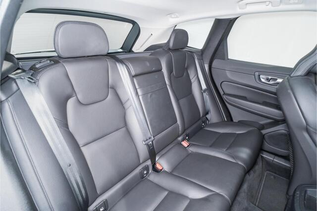 Volvo XC60 2.0 B5 Inscription | Leder | LED koplampen | Navigatie | 19 inch | Trekhaak | Camera | Parkeersensoren | Cruise Control adaptief |