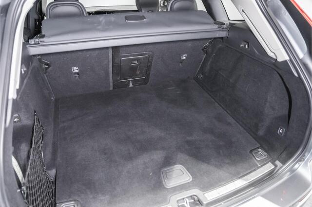Volvo XC60 2.0 B5 Inscription | Leder | LED koplampen | Navigatie | 19 inch | Trekhaak | Camera | Parkeersensoren | Cruise Control adaptief |