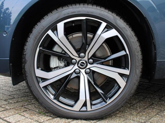 Volvo XC60 2.0 T6 Plug-in hybrid AWD Plus Dark / Trekhaak / Adaptive Cruise / Panoramadak / Leder / Elektrische Stoelen / Verwarmbare voor- en achterstoelen + Stuur / BLIS / Keyless / 21 Inch /