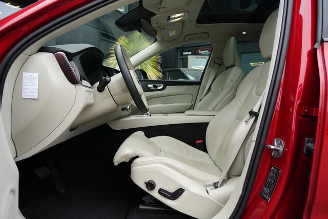 Volvo XC60 2.0 T8 Plug-in hybrid AWD Ultimate Dark 455pk Panoramadak/Stoelverwarming/360Camera