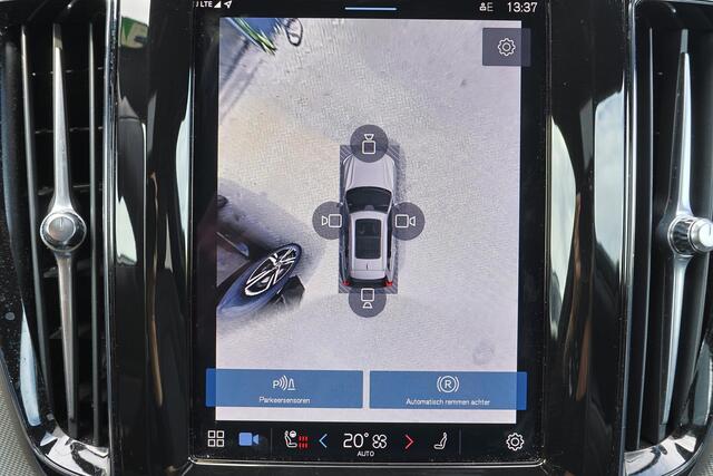 Volvo XC60 T8 Recharge AWD Plus Black Edition - LONG RANGE - Panorama/schuifdak - IntelliSafe Assist & Surround - 360º Camera - Harman/Kardon audio - Adaptieve LED koplampen - Verwarmde voorstoelen, stuur & achterbank - Parkeersensoren voor & achter - Elektr. bedien