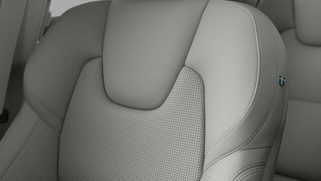 Volvo XC60 2.0 T6 Plug-in hybrid AWD Plus Dark | Verwacht Sept. 2025 | Schuif/Kantel Panoramadak | Head-Up Display | 360º Camera | Volvo Guard Alarm | Extra Getint Glas | Stoel/Stuurverwarming |