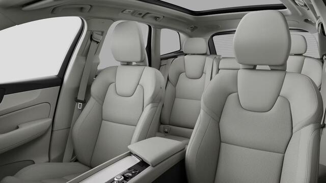Volvo XC60 2.0 T6 Plug-in hybrid AWD Plus Dark | Verwacht Sept. 2025 | Schuif/Kantel Panoramadak | Head-Up Display | 360º Camera | Volvo Guard Alarm | Extra Getint Glas | Stoel/Stuurverwarming |