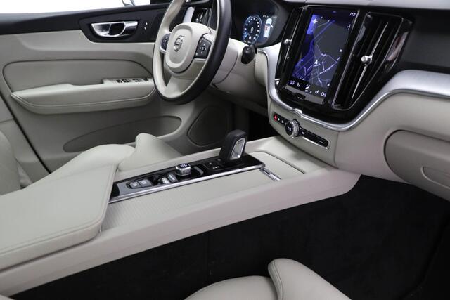Volvo XC60 2.0 B5 Momentum Exclusive | LIGHTNING PACK | PANORAMADAK | LEDER | 360 CAMERA