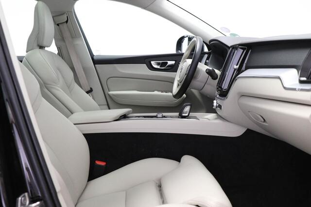 Volvo XC60 2.0 B5 Momentum Exclusive | LIGHTNING PACK | PANORAMADAK | LEDER | 360 CAMERA