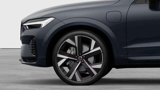 Volvo XC60 T8 Plug-in hybrid AWD Plus Black Edition - Facelift - | Op voorraad | Luchtvering | Bowers & Wilkins | Massage/ventilatie stoelen | Gelamineerde zijruiten | 22" LM