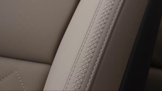 Volvo XC60 T6 AWD 350 pk Plug-in hybrid Plus Dark | Long Range | Google | Luchtvering | Head-Up Display | Schuif-/Kanteldak | 360 Camera | Getint Glas | Keyless | Zitverlenging | Stoelverwarming Voor + Achter | Memory | Elek. Stoelen | Adaptieve Cruise | Elek. Stoel