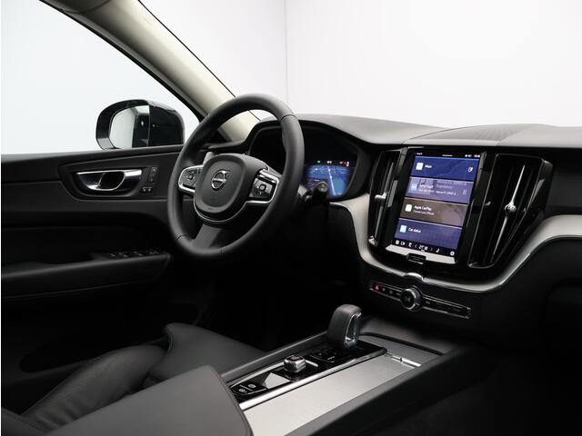 Volvo XC60 2.0 T6 Plug-in hybrid AWD Plus Dark / Trekhaak / Pano. dak / Stoel- + stuurwielverwarming / 360 camera / Elek. verstelbare stoelen / Achterbankverwarming / BLIS / Pilot assist