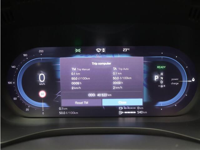 Volvo XC60 2.0 T6 Plug-in hybrid AWD Plus Dark / Trekhaak / Pano. dak / Stoel- + stuurwielverwarming / 360 camera / Elek. verstelbare stoelen / Achterbankverwarming / BLIS / Pilot assist