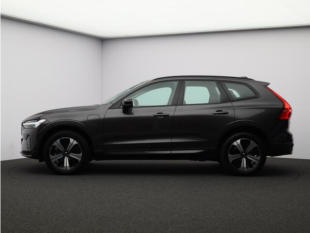 Volvo XC60 2.0 T6 Plug-in hybrid AWD Plus Dark / Trekhaak / Pano. dak / Stoel- + stuurwielverwarming / 360 camera / Elek. verstelbare stoelen / Achterbankverwarming / BLIS / Pilot assist