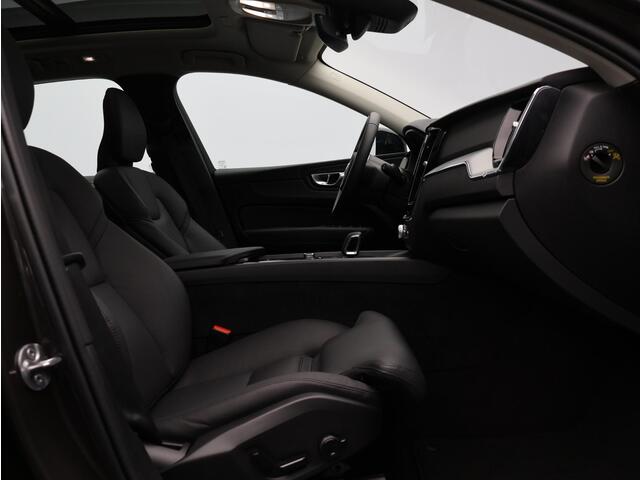 Volvo XC60 2.0 T6 Plug-in hybrid AWD Plus Dark / Trekhaak / Pano. dak / Stoel- + stuurwielverwarming / 360 camera / Elek. verstelbare stoelen / Achterbankverwarming / BLIS / Pilot assist