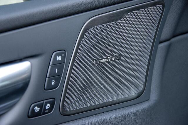 Volvo XC60 2.0 T6 PLUG-IN HYBRID AWD R-DESIGN