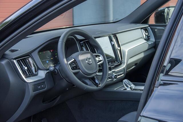 Volvo XC60 2.0 T6 PLUG-IN HYBRID AWD R-DESIGN