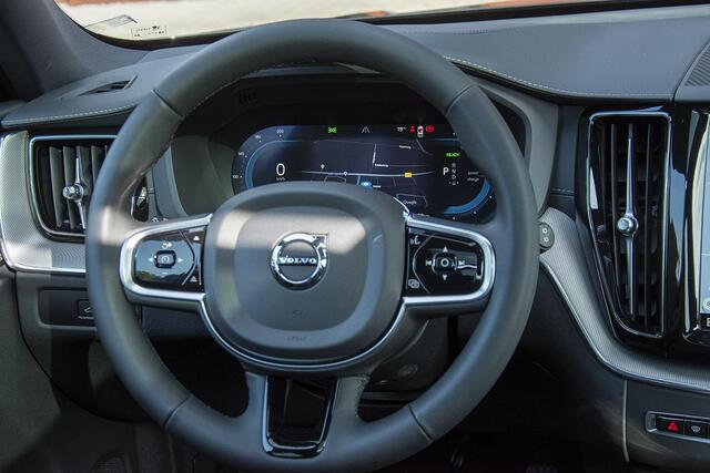 Volvo XC60 2.0 T6 PLUG-IN HYBRID AWD R-DESIGN