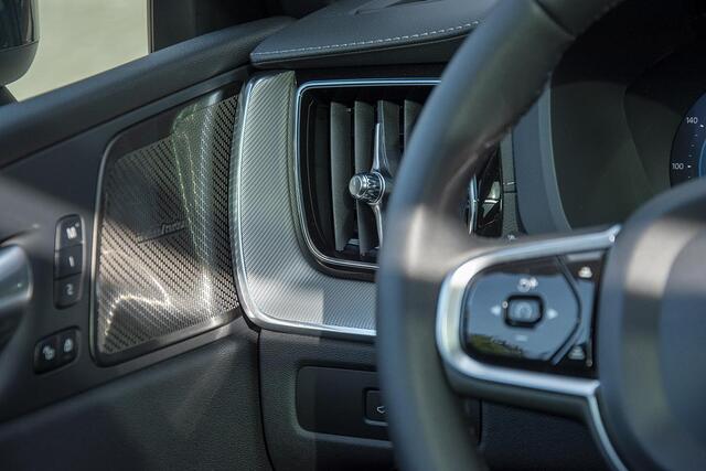 Volvo XC60 2.0 T6 PLUG-IN HYBRID AWD R-DESIGN