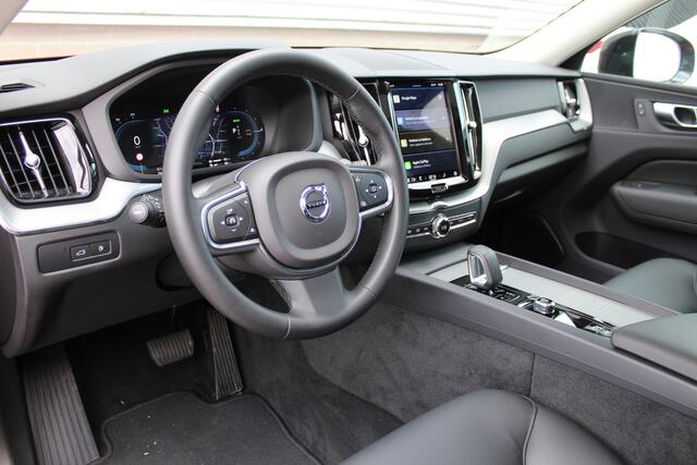 Volvo XC60 2.0 T8 Plug-in hybrid AWD Core Bright | Elek. Trekhaak | Panoramadak |
