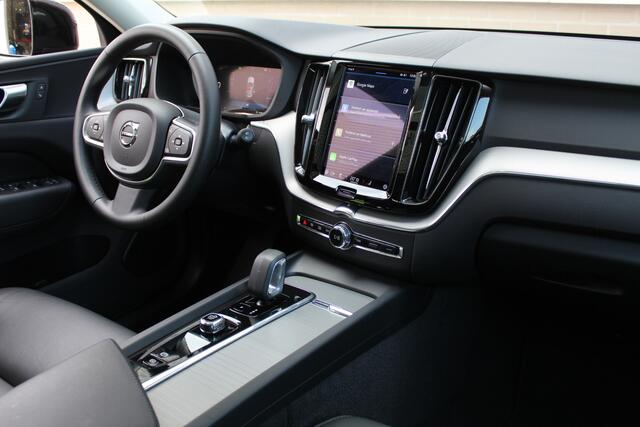 Volvo XC60 2.0 T8 Plug-in hybrid AWD Core Bright | Elek. Trekhaak | Panoramadak |