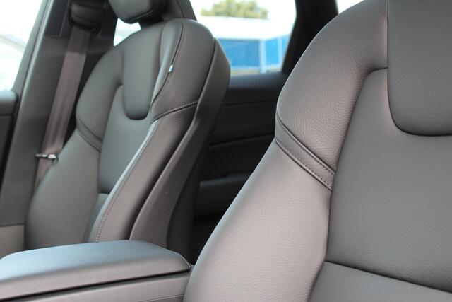 Volvo XC60 2.0 T8 Plug-in hybrid AWD Core Bright | Elek. Trekhaak | Panoramadak |
