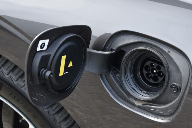 Volvo XC60 2.0 T6 Plug-in hybrid AWD Plus Dark Pano dak | ACC | 360 Camera | Trekhaak | Leder | Blis
