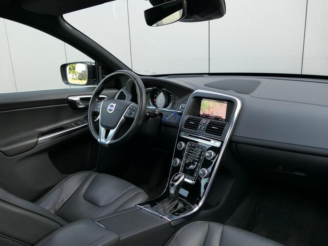 Volvo XC60 T5 AUT AWD Polar+ 12 MND garantie / Panoramadak / Trekhaak / Parkeercamera / Xenon