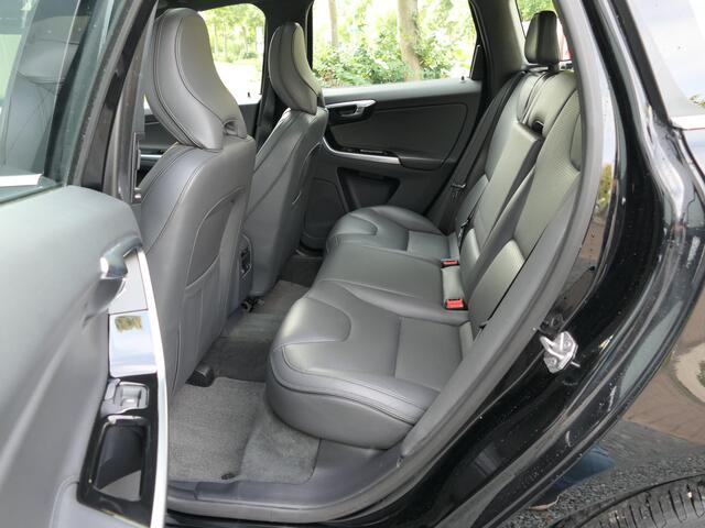 Volvo XC60 T5 AUT AWD Polar+ 12 MND garantie / Panoramadak / Trekhaak / Parkeercamera / Xenon