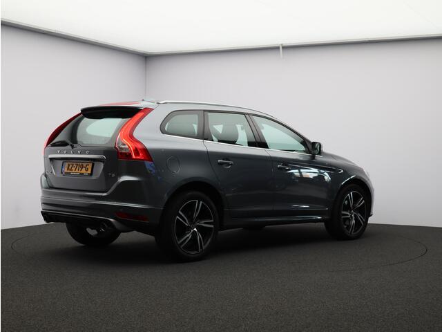Volvo XC60 T5 FWD R-Design Nordic+ Sport / Standkachel / Schuifdak / Harman Kardon / Dealer onderhouden / Bestuurdersstoel met geheugen / DAB / Leder / 20" / Stoel en stuurverwarming /