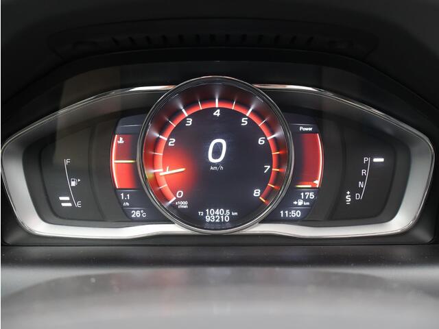 Volvo XC60 T5 FWD R-Design Nordic+ Sport / Standkachel / Schuifdak / Harman Kardon / Dealer onderhouden / Bestuurdersstoel met geheugen / DAB / Leder / 20" / Stoel en stuurverwarming /