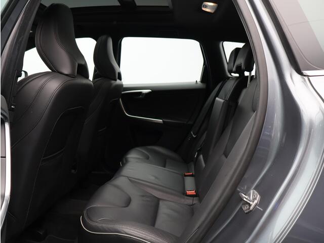 Volvo XC60 T5 FWD R-Design Nordic+ Sport / Standkachel / Schuifdak / Harman Kardon / Dealer onderhouden / Bestuurdersstoel met geheugen / DAB / Leder / 20" / Stoel en stuurverwarming /