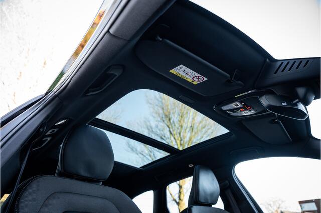 Volvo XC60 T6 Recharge AWD Plus Black Edition ** Panodak ** HUD ** H&K ** 360 camera ** Trekhaak