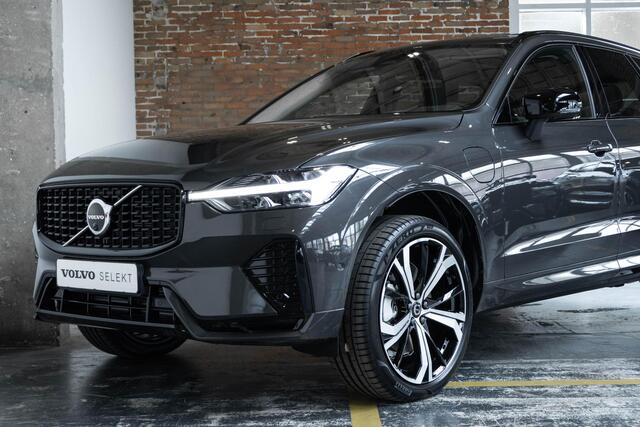 Volvo XC60 2.0 T8 Plug-in hybrid AWD Ultra Dark | Luchtvering | 455 PK Systeemvermogen | 21" Lichtmetalen Velgen | Semi-Elektrische Trekhaak 13-Polig | Head-Up Display | Harman Kardon Premium Audio | Google infotainment | Longe Range |