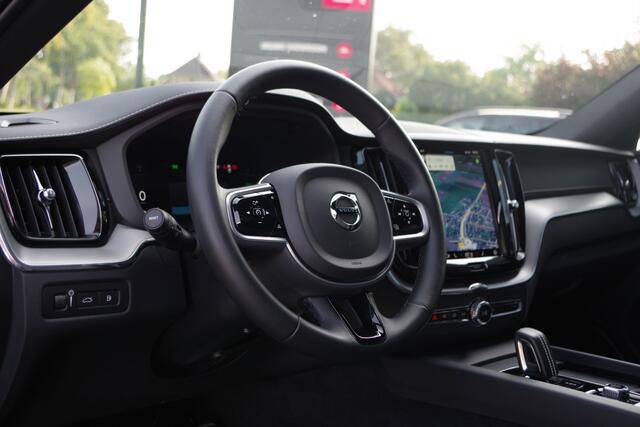 Volvo XC60 2.0 T6 350 PK Plug-in hybrid AWD Plus Dark, Trekhaak, Panoramadak, Adap. Cruise Control
