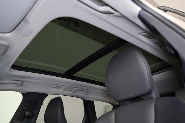 Volvo XC60 T6 Recharge AWD Plus Dark - LONG RANGE - Panorama/schuifdak - IntelliSafe Assist & Surround - 360º Camera - Harman/Kardon audio - Adaptieve LED koplampen - Verwarmde voorstoelen, stuur & achterbank - Parkeersensoren voor & achter - Elektr. bedienb. voorst