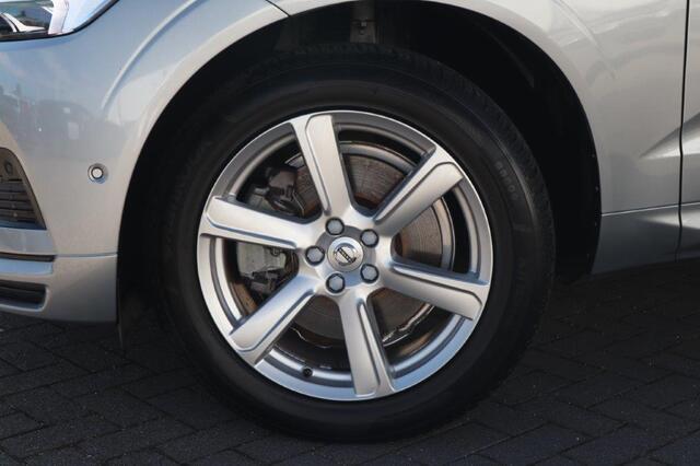 Volvo XC60 2.0 T8 Twin Engine AWD Momentum | Schuif/kanteldak | Trekhaak | Leder | Intellisafe Pro |