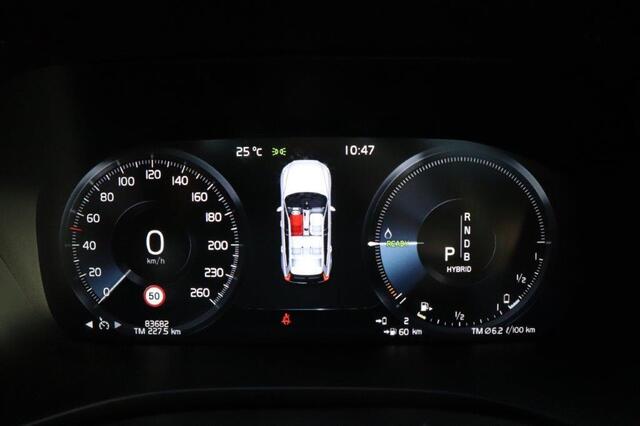 Volvo XC60 2.0 T8 Twin Engine AWD Momentum | Schuif/kanteldak | Trekhaak | Leder | Intellisafe Pro |