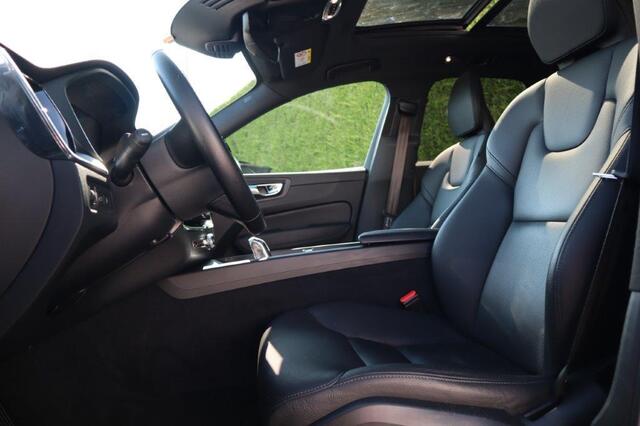 Volvo XC60 2.0 T8 Twin Engine AWD Momentum | Schuif/kanteldak | Trekhaak | Leder | Intellisafe Pro |