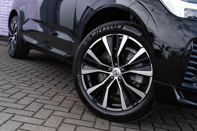 Volvo XC60 2.0 T6 Plug-in hybrid AWD Ultimate Bright | Harman Kardon Audio | Stoelverwarming Voor + Achter | Stuurverwarming | Getint Glas | Adaptieve Cruise Control | Dodehoekdetectie | Keyless | Carplay | Volvo On Call |