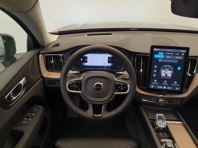 Volvo XC60 2.0 T6 Plug-in hybrid AWD Ultra Dark ¤78.942,- nieuw, Wegklapbare trekhaak, Panoramadak, Harman/Kardon