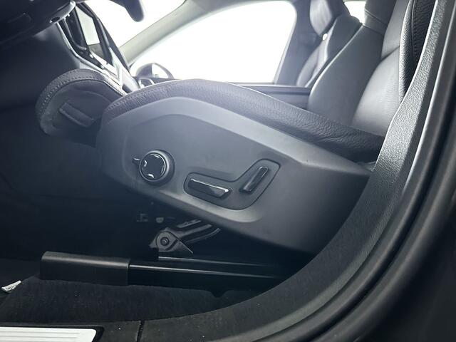 Volvo XC60 T6 Plug-in hybrid AWD Plus Dark | Panoramadak | 360º camera | Stoel- en Stuurverwarming | Trekhaak