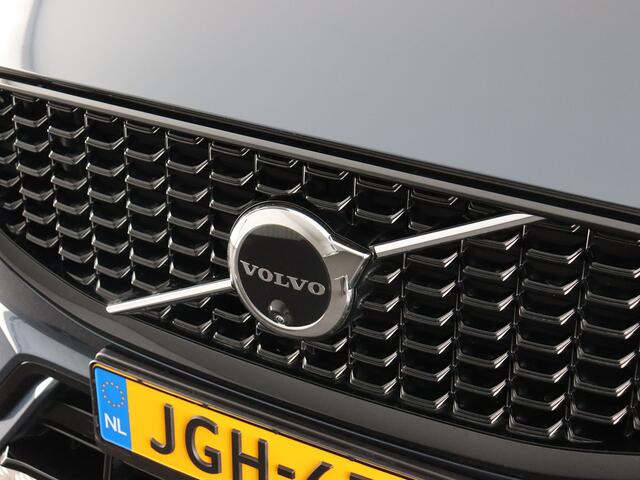 Volvo XC60 2.0 T6 Plug-in hybrid AWD Plus Black Edition (Elek. Trekhaak-achterklep / Pano / Stoelverw. V+A)