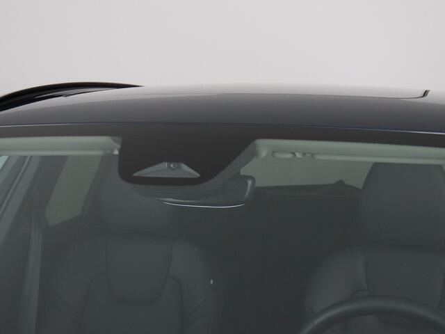 Volvo XC60 2.0 T6 Plug-in hybrid AWD Plus Black Edition (Elek. Trekhaak-achterklep / Pano / Stoelverw. V+A)