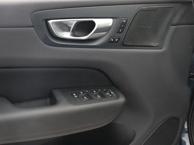 Volvo XC60 2.0 T6 Plug-in hybrid AWD Plus Black Edition (Elek. Trekhaak-achterklep / Pano / Stoelverw. V+A)