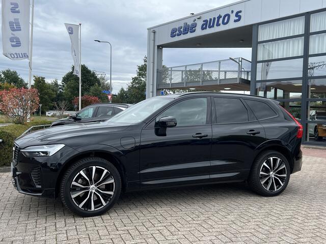 Volvo XC60 2.0 T6 350 PK AWD Ultimate Dark Trekhaak Panoramadak Navi Camera Caplay Pilot Assist Harman Kardon Elek Stoelen Stoel + Stuur Verwarming Head- Up Getint Glas Plug-in hybrid Long Range R-Design