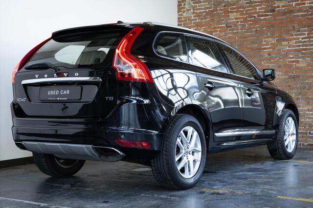 Volvo XC60 T5 Automaat FWD Polar+ | Dealeronderhouden | 2de eigenaar | Lederen bekleding | Panoramadak | Parkeerverwarming | Electrische bedienbare stoelen | Parkeersensoren voor + achter | High performance audio | Parkeercamera | Volvo on Call