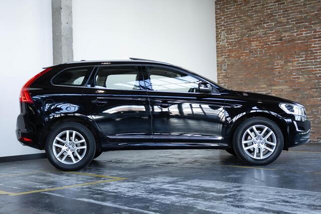 Volvo XC60 T5 Automaat FWD Polar+ | Dealeronderhouden | 2de eigenaar | Lederen bekleding | Panoramadak | Parkeerverwarming | Electrische bedienbare stoelen | Parkeersensoren voor + achter | High performance audio | Parkeercamera | Volvo on Call