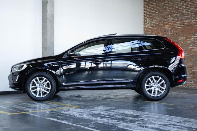 Volvo XC60 T5 Automaat FWD Polar+ | Dealeronderhouden | 2de eigenaar | Lederen bekleding | Panoramadak | Parkeerverwarming | Electrische bedienbare stoelen | Parkeersensoren voor + achter | High performance audio | Parkeercamera | Volvo on Call